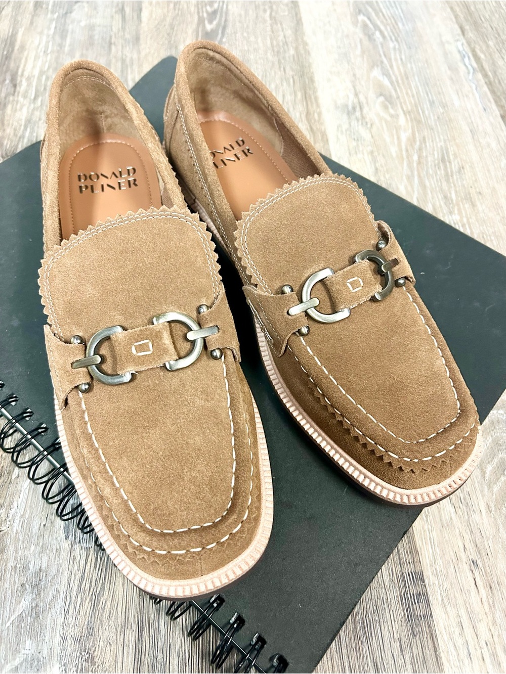 DONALD PLINER 🐪 NWT Women’s Feirless Suede Loafer - Size 9.5